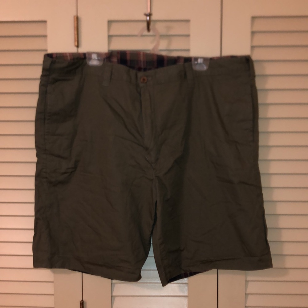 NWT Mens reversible 42 inch waist Olde School Brand Cargo shorts